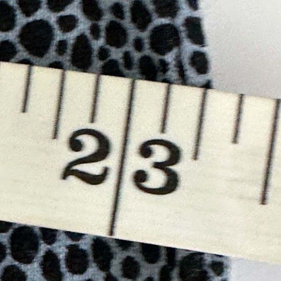 Michael Kors sz lg top in blues tone neckline has gathers 3/4 sleeve ruffle edge - Picture 4 of 14